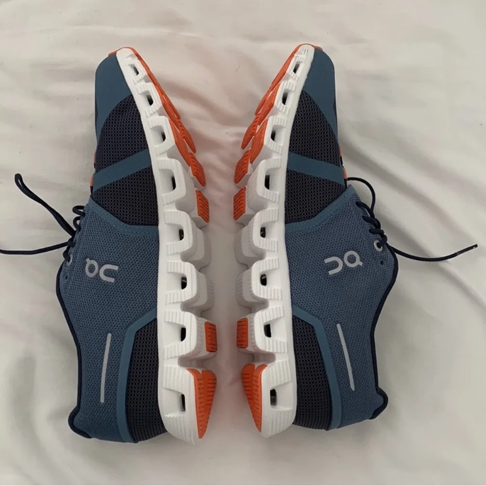 NWOT Mens on cloud Shoes Size 9